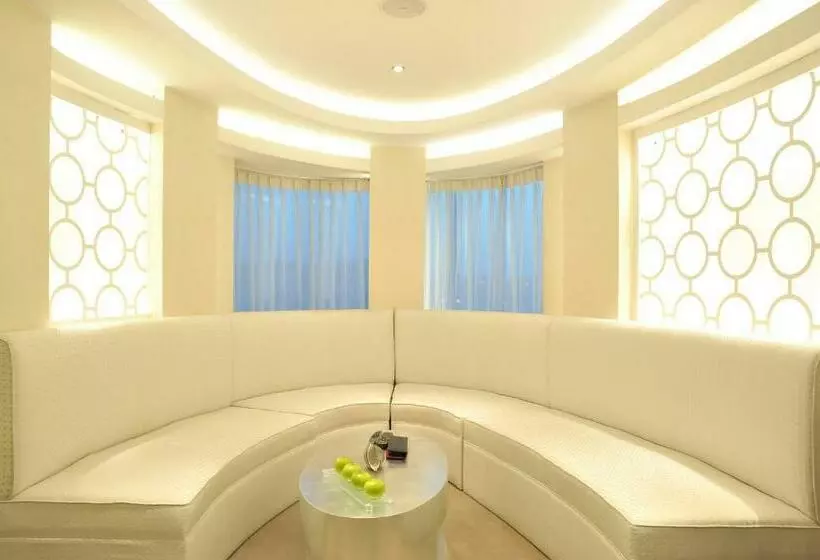 سوییت جونیور, Sun City Hotel   The Gabriel