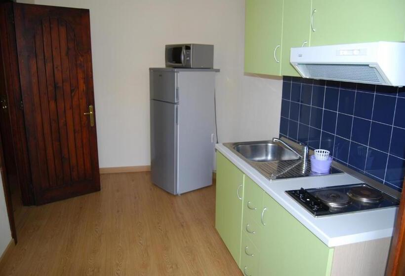 Medencére Néző 1 Szobás Apartman, Villa Nettuno Residence
