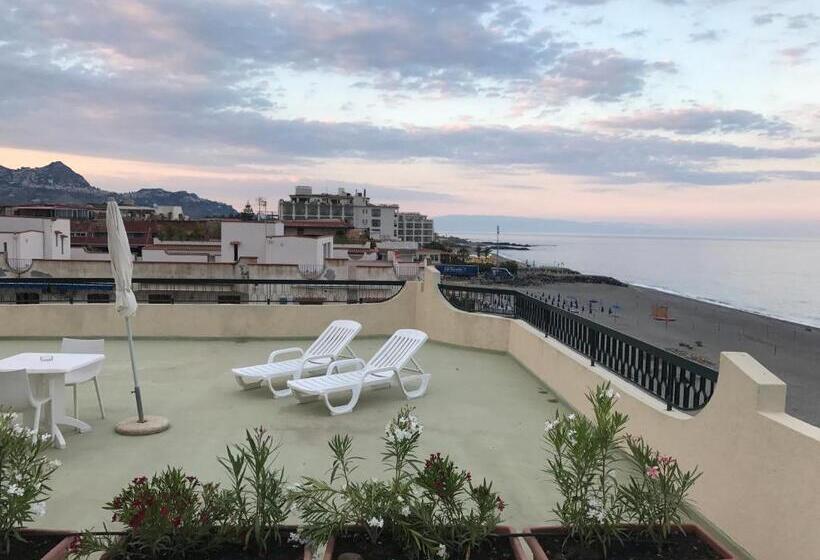 带露台的标准工作室, Villa Nettuno Residence