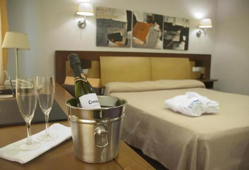 سوییت جونیور, El Salugral Termal Resort