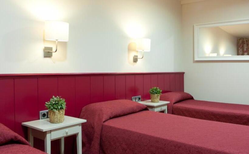غرفة قياسية ثلاثية, Hostal Matheu
