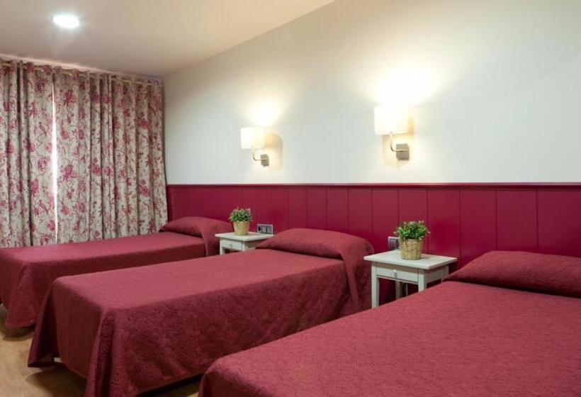 غرفة قياسية ثلاثية, Hostal Matheu