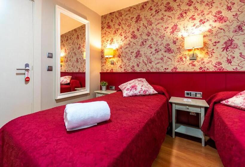 غرفة قياسية ثلاثية, Hostal Matheu