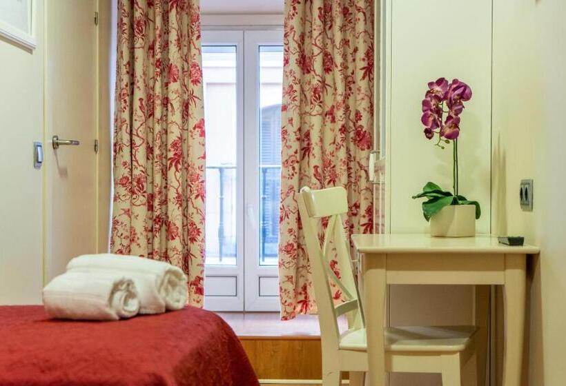 غرفة قياسية ثلاثية, Hostal Matheu