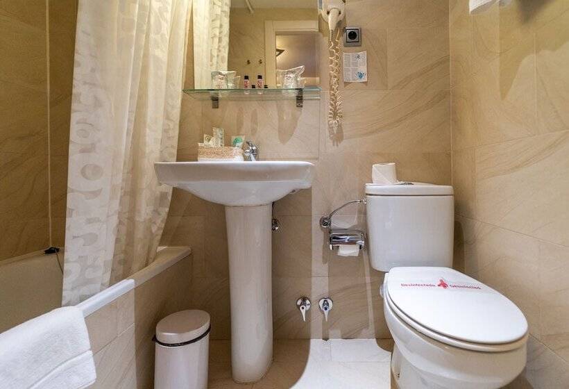 غرفة قياسية رباعية, Hostal Matheu