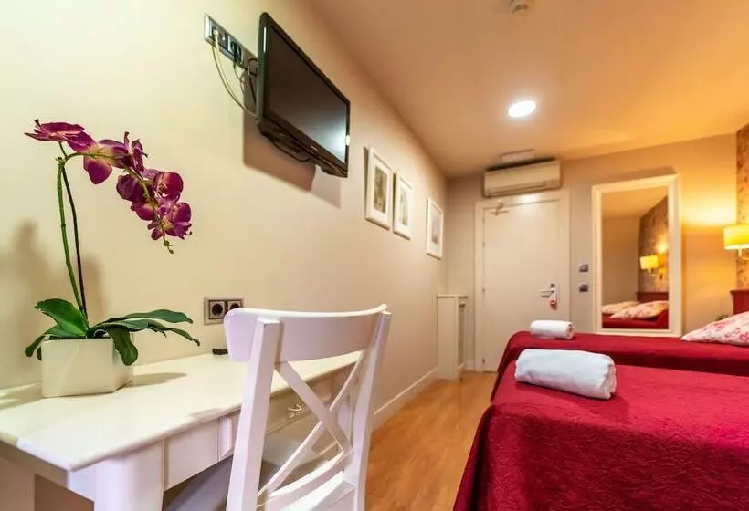 اتاق استاندارد سه نفره, Hostal Matheu