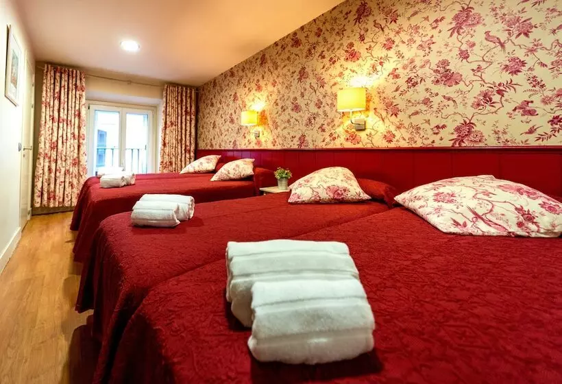 Camera Quadrupla Standard, Hostal Matheu