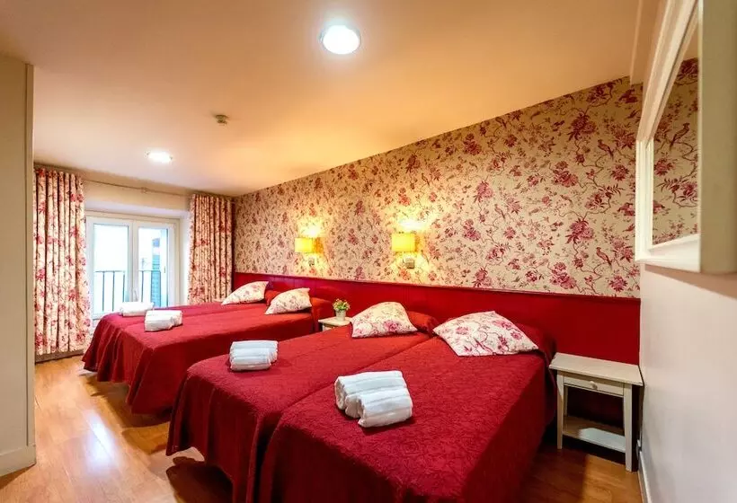 Camera Quadrupla Standard, Hostal Matheu