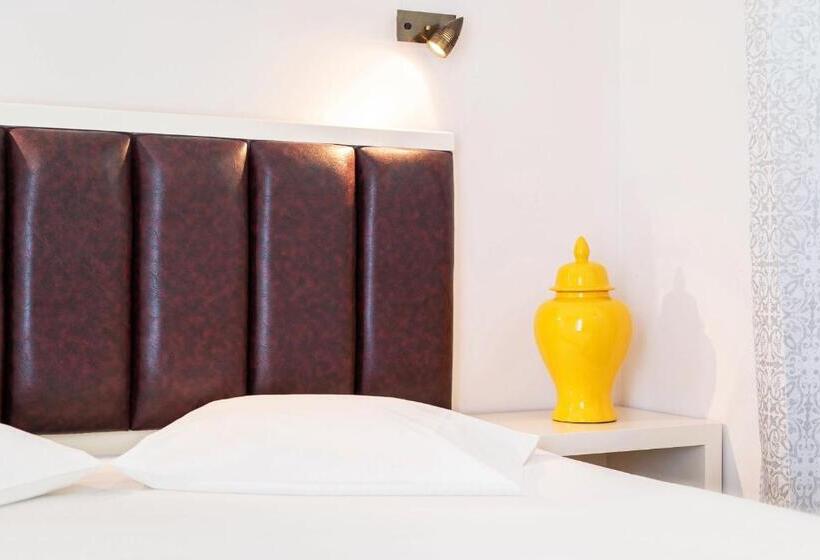 스탠다드 룸, Adani