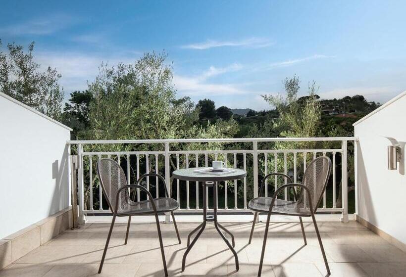 주니어 스위트, Antigoni Seaside Resort