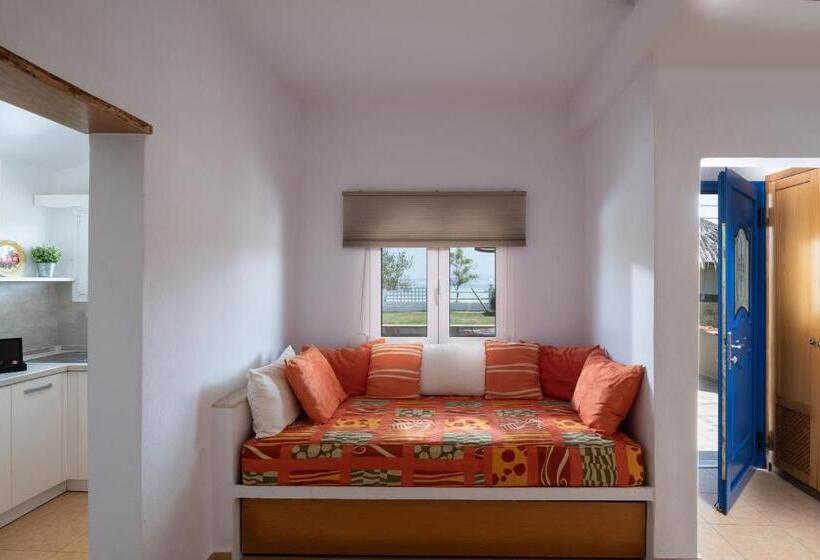 בקתה סטנדרטית עם נוף לים, Antigoni Seaside Resort