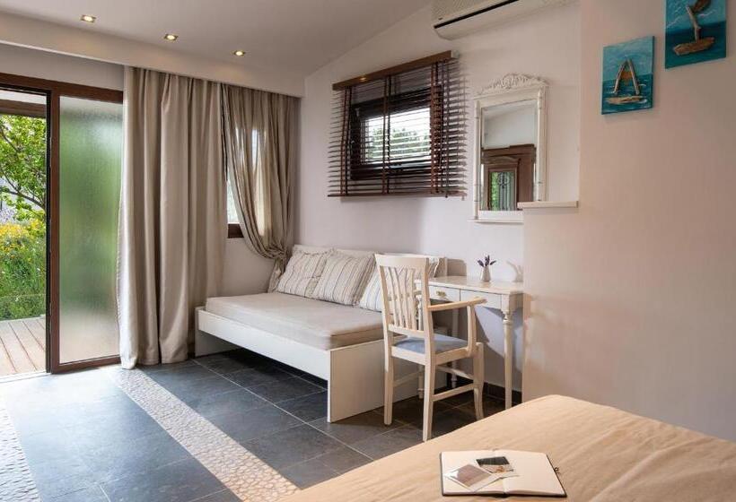 חדר סטנדרט לשלושה עם נוף לגינה, Antigoni Seaside Resort