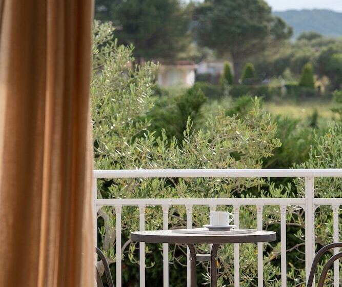 סוויטת ג'וניור, Antigoni Seaside Resort