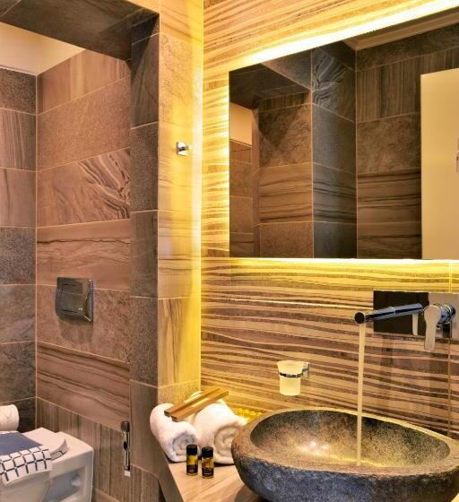 标准间, Elia Palazzo