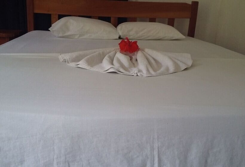 غرفة قياسية ثلاثية, Isolina Beach