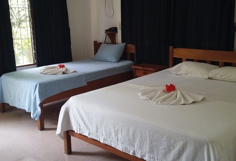 غرفة قياسية ثلاثية, Isolina Beach