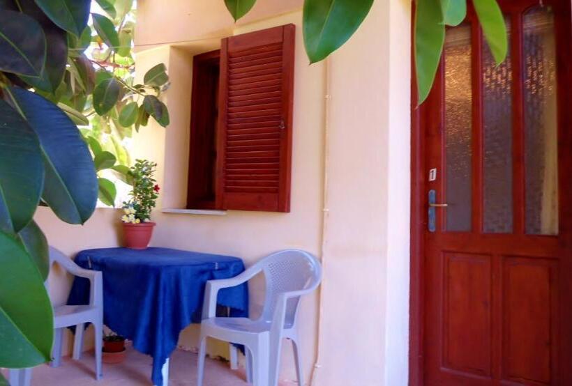 חדר סטודיו סטנדרד, Katerina Palaiochora