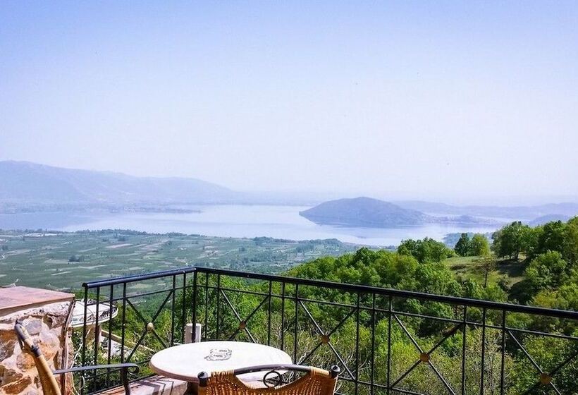 חדר סטנדרט לשלושה, Loggas