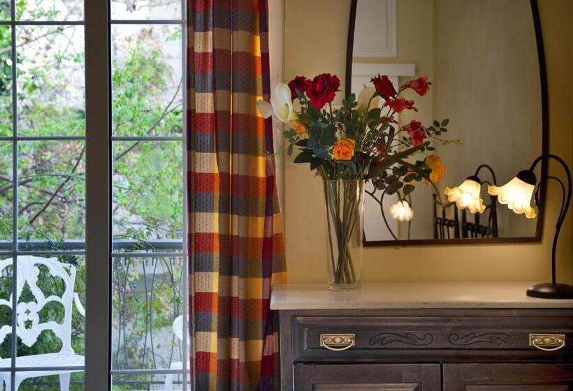 이코노미 쿼드러플룸(공용 화장실), Marble House