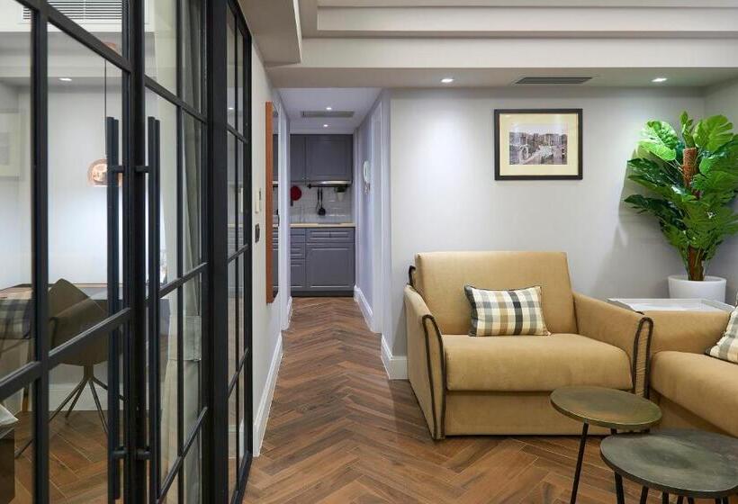 침실 1개 아파트, Marble House