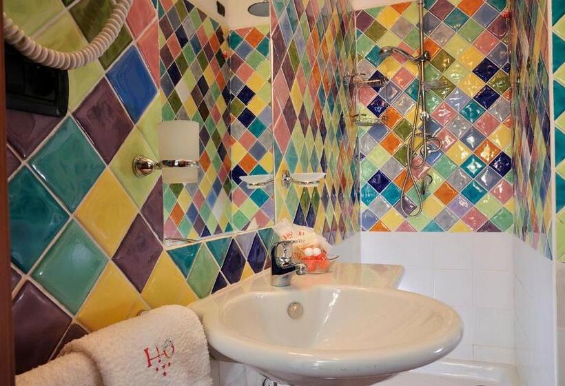 جناح جونيور, Eco Hotel Orlando