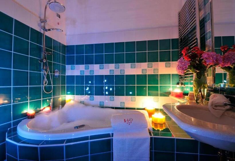 جناح جونيور, Eco Hotel Orlando