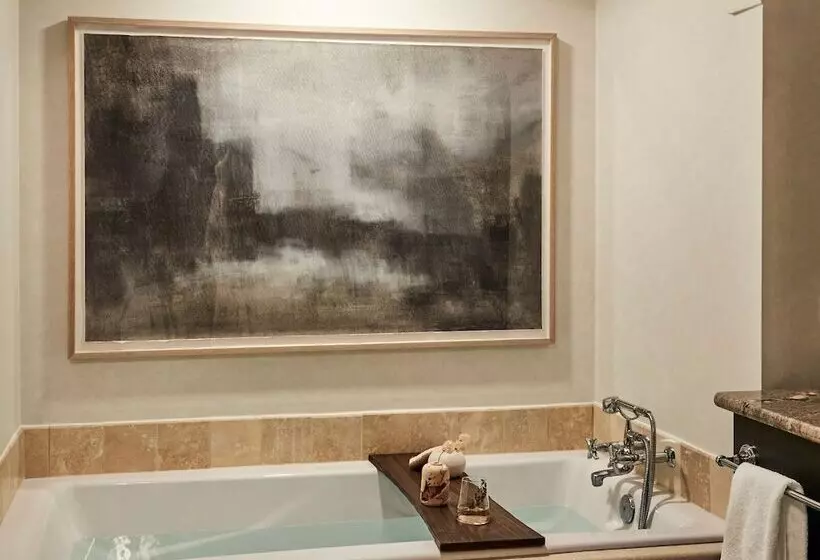 ダブルベッドスタンダードルーム, Madeline Hotel & Residences, Auberge Resorts Collection