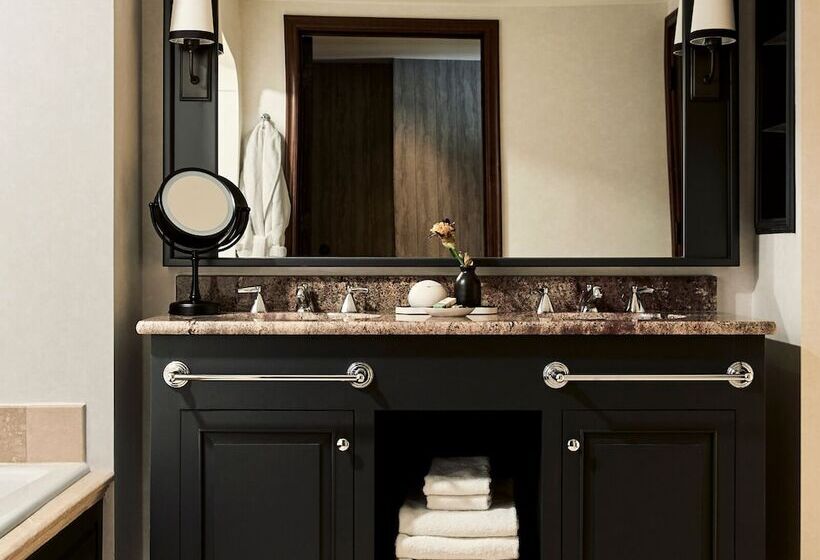 带2个双人床的标准工作室, Madeline Hotel & Residences, Auberge Resorts Collection