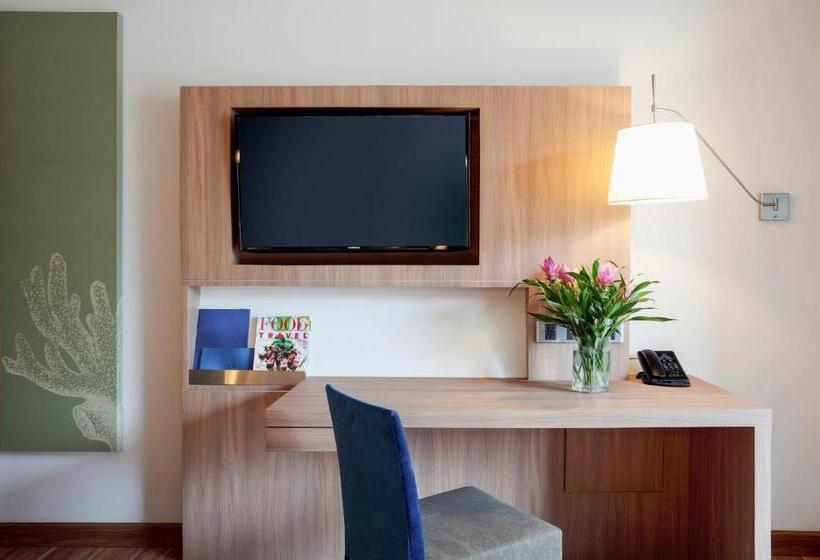 디럭스 룸 킹사이즈 침대, Novotel Phuket Kamala Beach