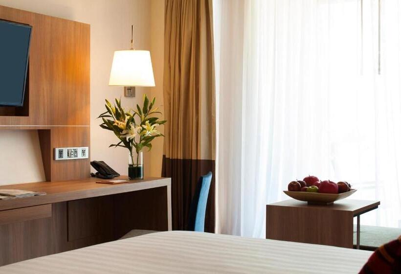 디럭스 룸 킹사이즈 침대, Novotel Phuket Kamala Beach