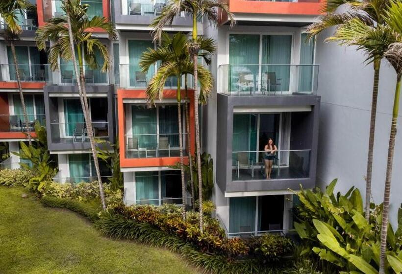 디럭스 룸 킹사이즈 침대, Novotel Phuket Kamala Beach