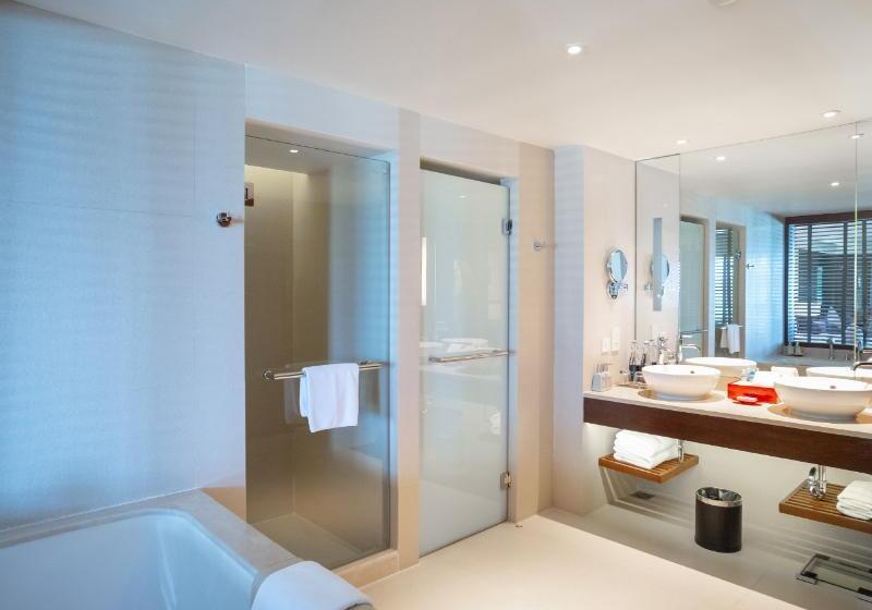 מיטת קינג בסוויטה, Saii Laguna Phuket