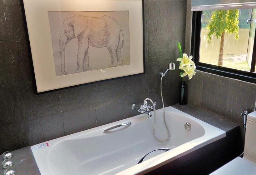 בקתת חדר, Sappraiwan Elephant Resort & Sanctuary