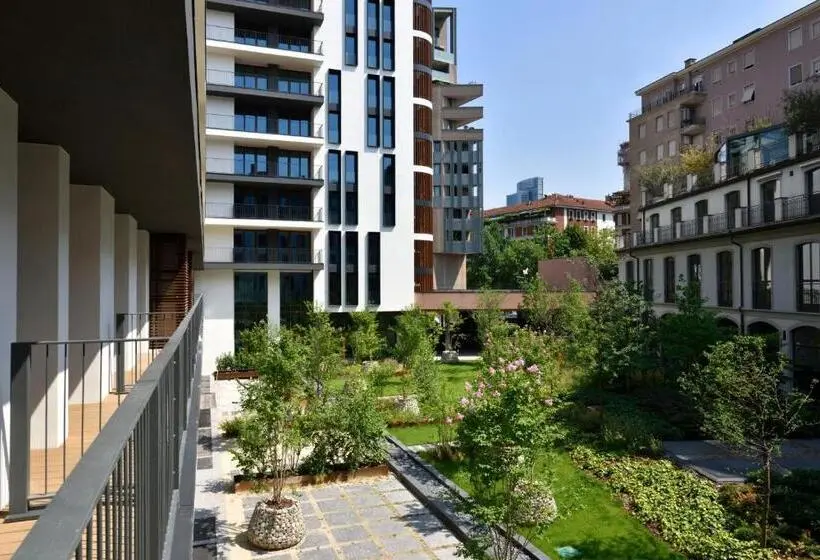 اتاق کلاب, Milano Verticale | Una Esperienze