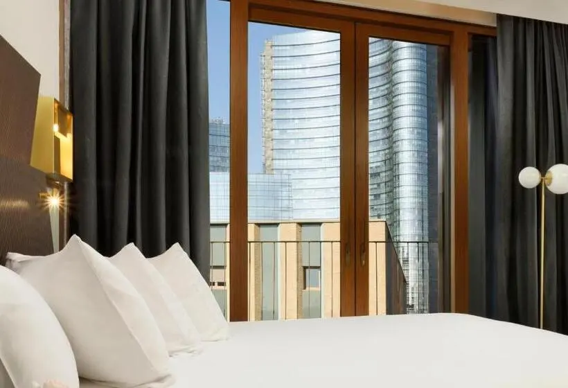 اتاق کلاب, Milano Verticale | Una Esperienze