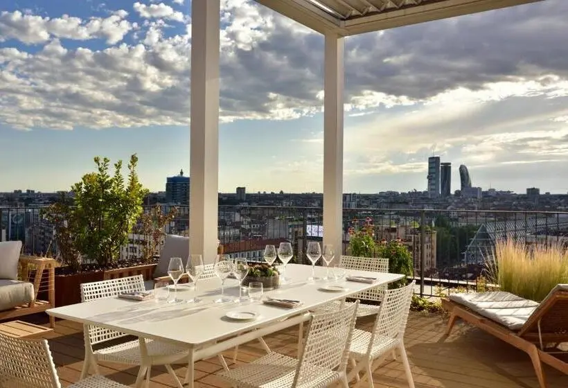 سوئیت پنت هاوس, Milano Verticale | Una Esperienze
