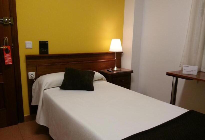 اتاق استاندارد یک نفره, Hospedería Hotel Don Quijote