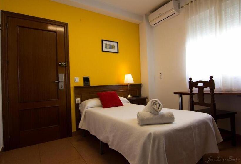اتاق استاندارد یک نفره, Hospedería Hotel Don Quijote