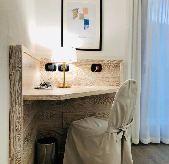 جناح جونيور, Alla Posta