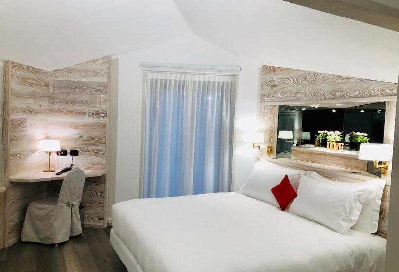 جناح جونيور, Alla Posta