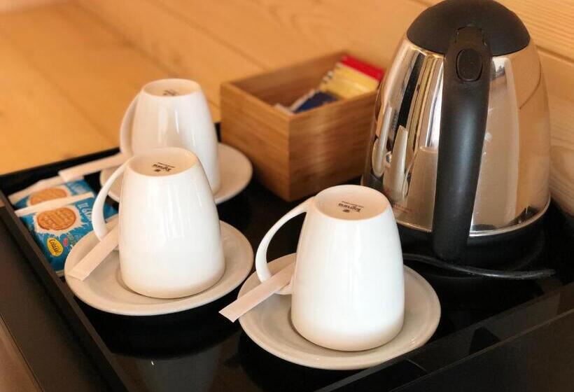 غرفة قياسية ثلاثية, Alla Posta