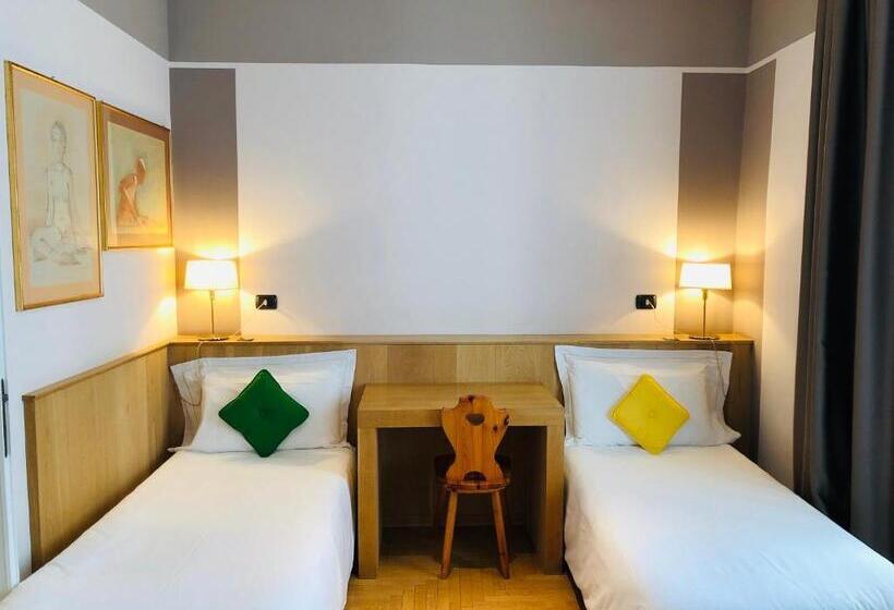 غرفة قياسية رباعية, Alla Posta