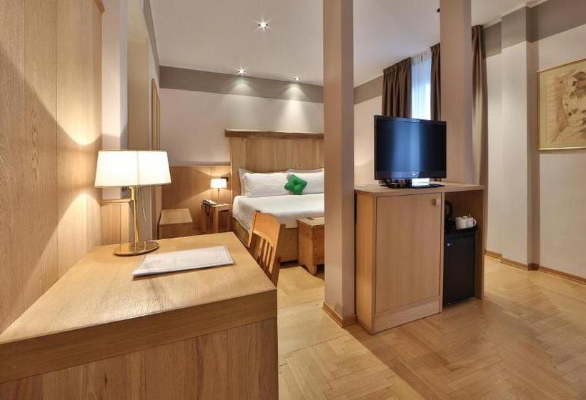 غرفة قياسية رباعية, Alla Posta