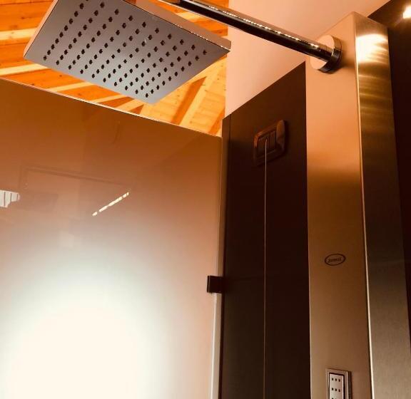 جناح عائلي, Alla Posta