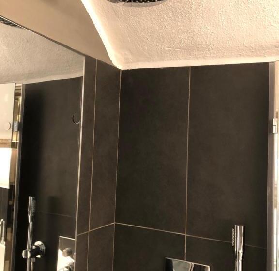 غرفة تنفيذية, Alla Posta