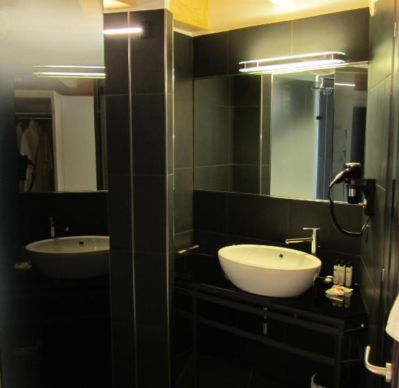 جناح عائلي, Alla Posta