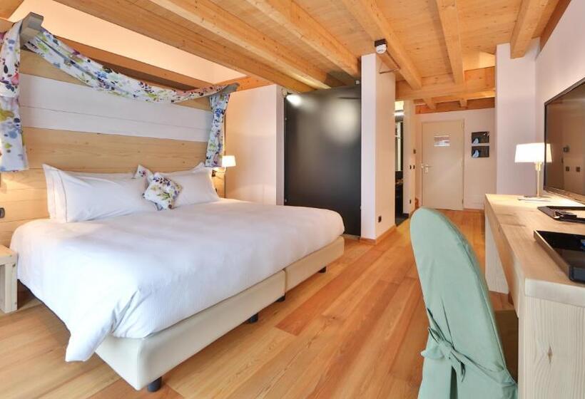 جناح عائلي, Alla Posta