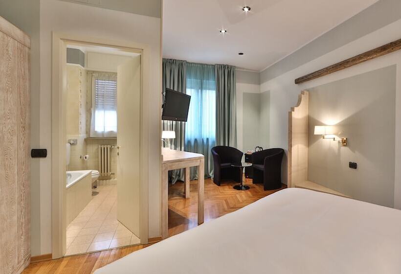 غرفة قياسية ثلاثية, Alla Posta