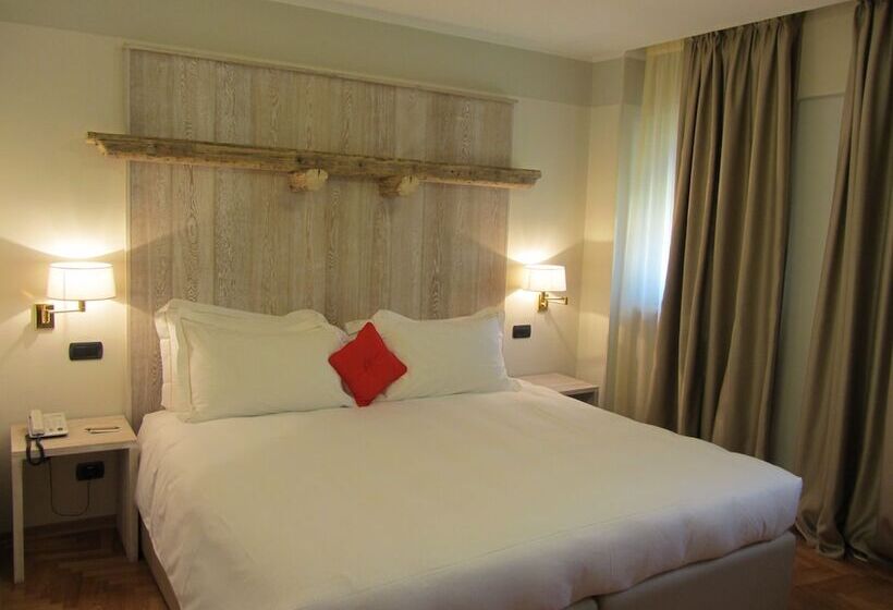 غرفة قياسية ثلاثية, Alla Posta