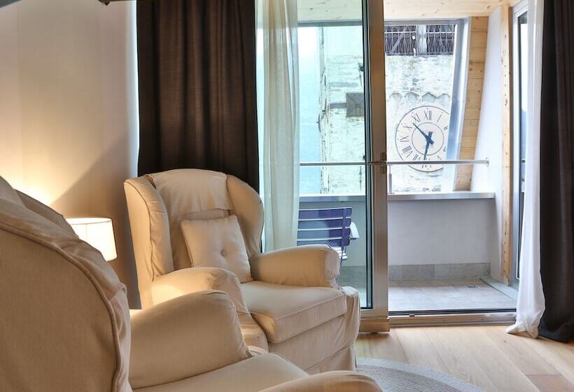 جناح عائلي, Alla Posta